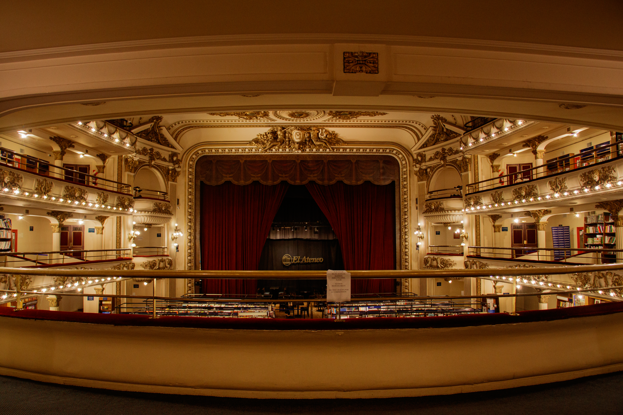 Discover the stunning architecture of El Ateneo Grand Splendid bookstore in Buenos Aires.